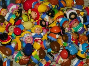 FISHER PRICE: LITTLE PEOPLE - 5 Random Little People Figures - Picture 1 of 1