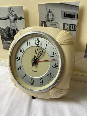 Vintage Bakelite Genalex  Electric Wall Clock - 1950s  England Cover