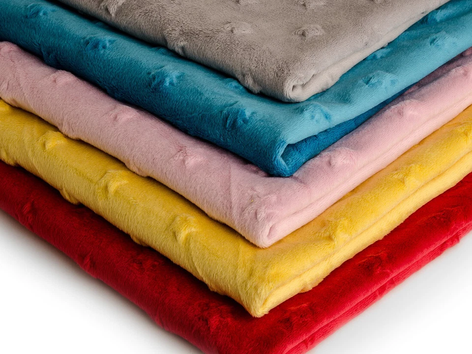 Tricot Minkee un motif convexe étoiles 50 x 155 cm