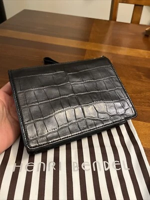 Bolso de mano Henry Bendel de cuero negro Foto 1 de 4