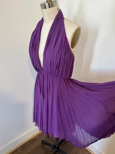 Neu mit Etikett Gr. 12 Halston Heritage lila plissiertes Neckholder Designer-Kleid RP $ 495 Damen - Bild 1 von 10