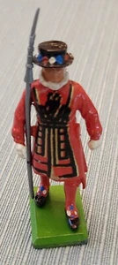 YEOMAN WARDER - TOWER OF LONDON - BEEFEATER -- BRITAINS LTD. - MINIATURE - Bild 1 von 2