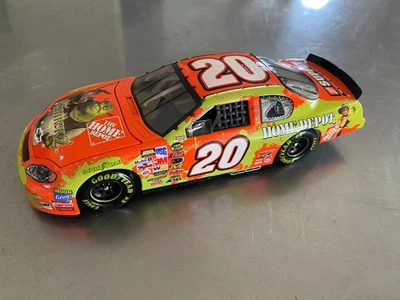 2004 Action Elite 1/24 Tony Stewart #20 Home Depot/Shrek Chevrolet Monte Carlo - Image 1 of 4