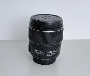 Canon EF-S 15-85mm f/3.5-5.6 IS USM Objektiv - Bild 1 von 3