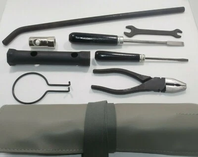 KIT DE HERRAMIENTAS VOLKSWAGEN 8 PIEZAS CON BOLSA GRIS  Foto 1 de 2