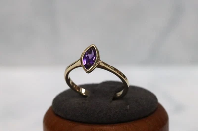 Anillo de amatista de oro amarillo de 9 quilates - talla N - sello del Reino Unido Foto 1 de 4