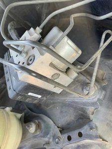 2004 TOYOTA TUNDRA ABS ANTI-LOCK BRAKE PUMP ASSEMBLY - Bild 1 von 3