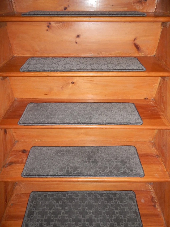 13 STEP 9" X 27"  +  Landing  27" x 17"   WOOL Woven Tufted Carpet Stair Treads. - Image 1 of 4
