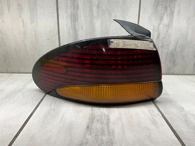 Luz trasera izquierda conductor Pontiac Bonneville 1996-1999 OEM #16522487A Foto 1 de 4