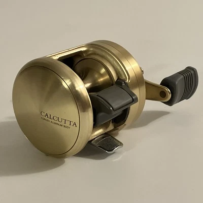 Carrete de baitcasting Shimano Calcutta 50 gris dorado asas funcionando y limpio Foto 1 de 4