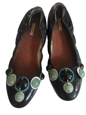 Bailarinas Miu Miu Embellecidas Negro Charol Planas Ballet Hechas en Italia EE. UU. 6 Foto 1 de 4