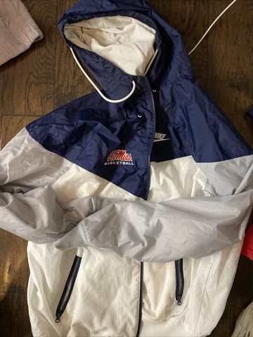 Nike Ole Miss Basketball Men’s M Team Issued Rain Jacket Cover