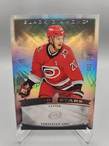 2023-24 2023 BLACK DIAMOND SEBASTIAN AHO BDS-SA DIAMOND STARS /299 CAROLINA - Bild 1 von 1