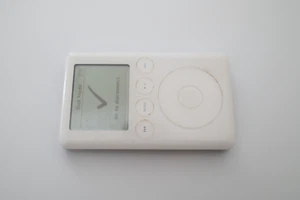 Apple iPod Classic 3rd Generation White (15GB) A1040 - Hangs On Apple Logo - Picture 1 of 11