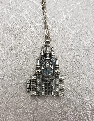 NUEVO SIN ETIQUETAS Collar Medallón Colgante Castillo Disney/Castillo Hogwarts | Joyería Fandom Foto 1 de 4