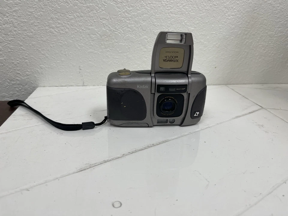 Kodak Advantix 4700ix com rolo de filme carregado - Imagem 1 de 4