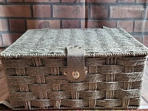MEDIUM SIZED PLUSH LUXURY WICKER GIFT HAMPER BASKET GREY COLOUR - Picture 1 of 5