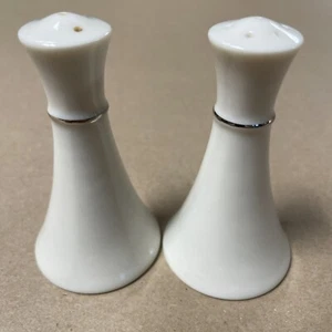 Lenox Solitaire Ivory Silver Trim Salt & Pepper Shaker Set - L9 - Picture 1 of 6