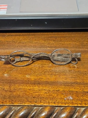 Gafas ovaladas vintage de 1800 con templo deslizante  Foto 1 de 4