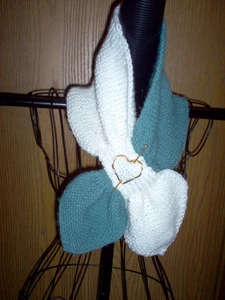 Decorative neck scarf with heart pin #3 vintage pattern - Picture 1 of 3