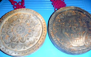 Vintage Rare 2 Round Asian Plaques with Hanger 6.5" (read) - Picture 1 of 11