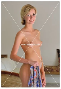 HALEY REED #14 - Custom Pin-Up - 13x19 Kunst Poster - Bild 1 von 1