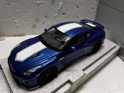 Nissan GT-R (R35) 50th Anniversary Blue MotorHelix 1/18 - Immagine 1 di 4