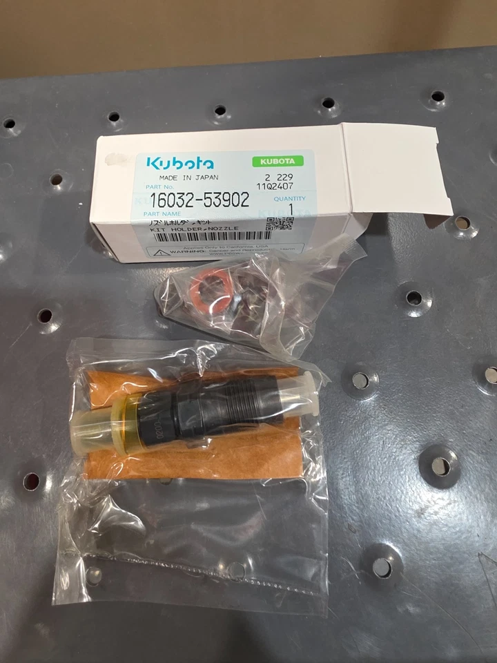 Inyector de combustible Kubota OEM 16032-53900 Foto 1 de 1
