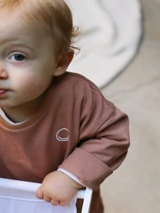NUEVO CON ETIQUETAS POR DÍAS Camisa de Bebé Top de Nochevieja Marrón Algodón 18 - 24 Meses - Imagen 1 de 6