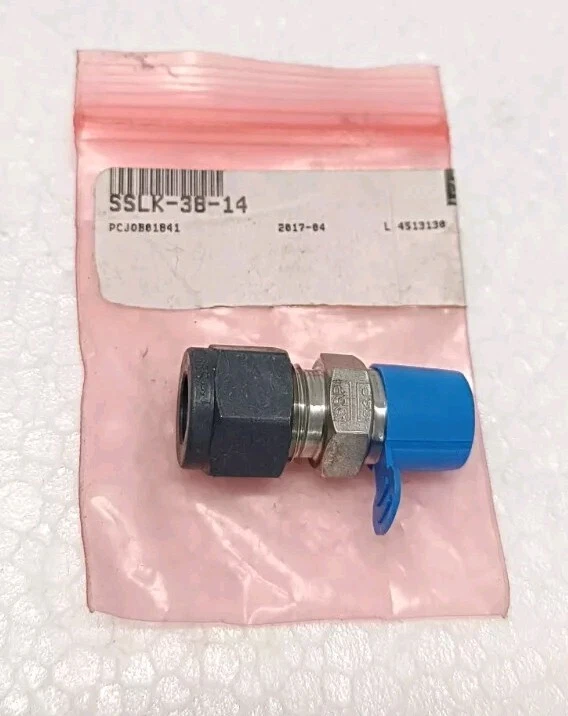A LOT OF 34 PCS OMEGA SSLK-38-14 1/4 NPT COMPRESSION FITTINGS FREE DELIVERY - Image 1 of 4