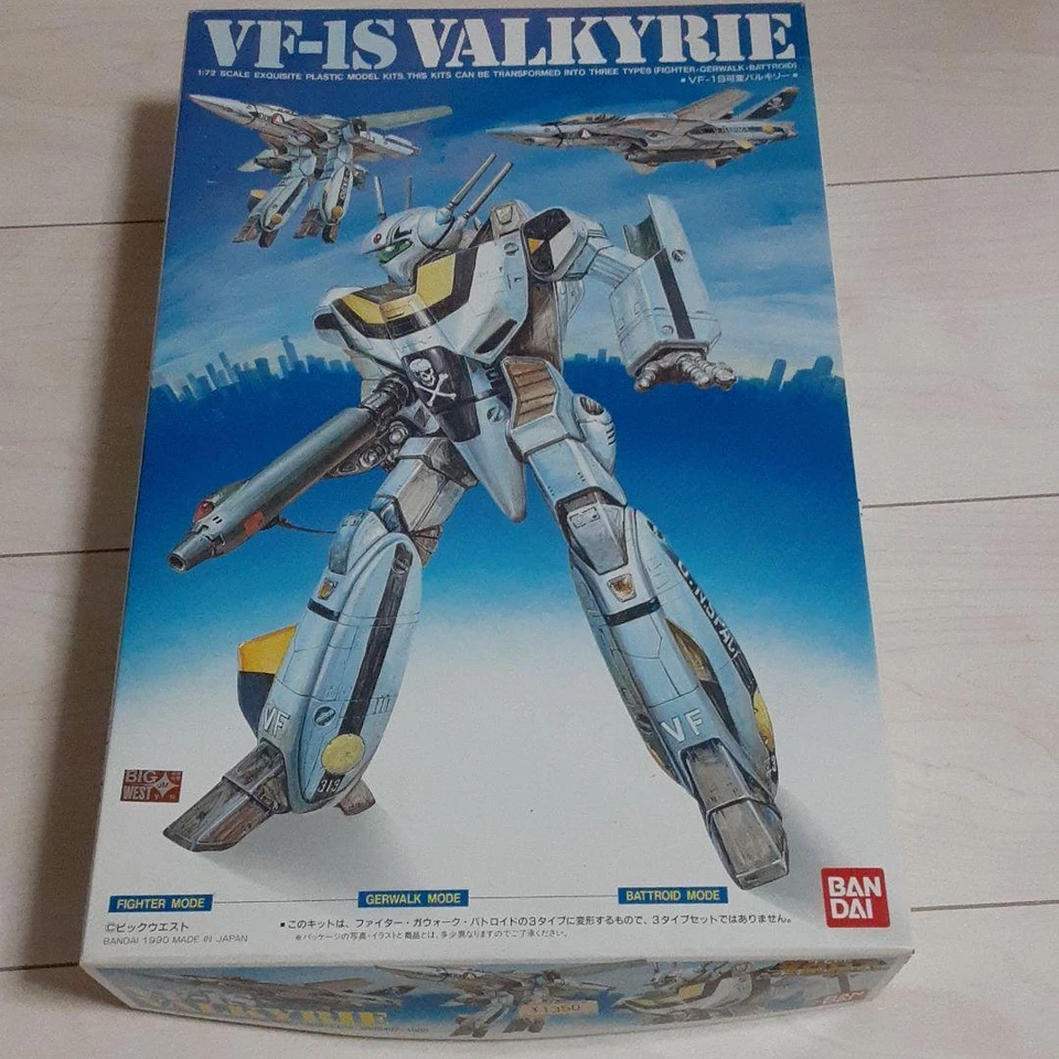 Super Dimension Fortress Macross 1/72 VF-1S Variable Valkyrie Model Kit BANDAI - Image 1 of 4