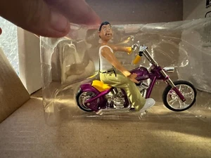 JADA TOYS HOMIE ROLLERZ MC MOTORCYCLE CLUB CHANGO and APE HANGER YELLOW 1:24 - Picture 1 of 3