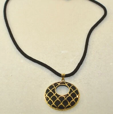 DIJE COLGANTE ONDA PANAL ÓNIX NEGRO ORO AMARILLO 14K Foto 1 de 4