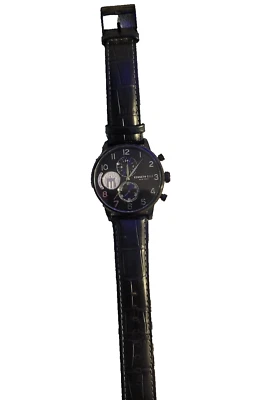 Reloj deportivo Kenneth Cole para hombre con esfera de cuero con esfera en tono negro KC51019022 Foto 1 de 3