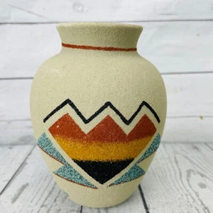 Vintage Navajo Indigenous Southwest Sand Art Pottery Vase Signed Original - Foto 1 di 12