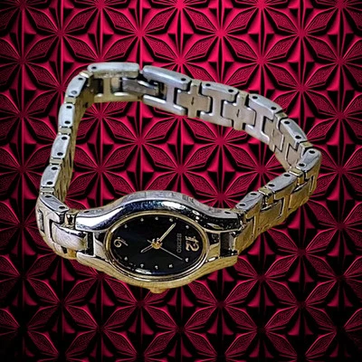 SEIKO 23MM TWO-TONE SS BLUE DIAL WOMEN’S WATCH 7" SCRATCHES *NEEDS BATTERY* - Image 1 of 4