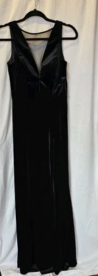 Vestido feminino Morgan & Co. preto de veludo com fenda tamanho 3/4 - Imagem 1 de 4