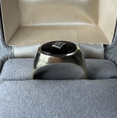 10K Solid Gold Vintage Men’s Onyx & Diamond Ring Sz 11 4.4g - Image 1 of 4