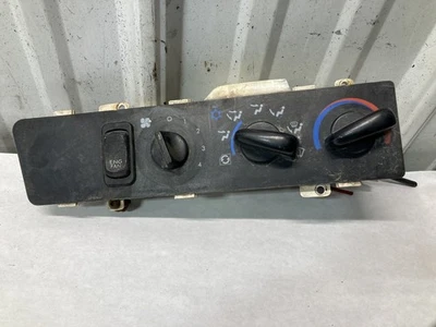 Freightliner Columbia 120 controles de temperatura 2001-2003 - usado 8050060002 Foto 1 de 4