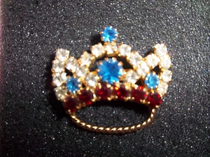 Pin Brooch Jewelry Vintage Crown Sparkling Gemstones Red White & Blue Gold Tone - Picture 1 of 4