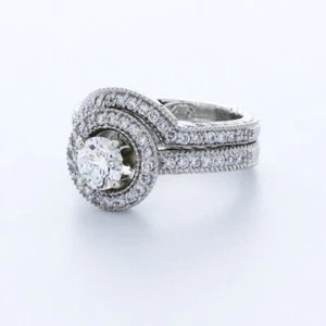 JUEGO DE ANILLOS VINTAGE DE PIEDRAS LATERALES CON PUNTA DE PLATINO CORTE REDONDO D/VS2 DIAMANTE NATURAL 1,9 QUILATES - Imagen 1 de 4