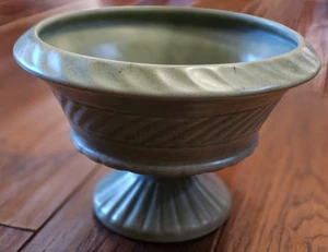 Maceta/plato mate con pedestal de cerámica Haeger moteado verde MCM de colección - Imagen 1 de 9