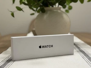 Apple Watch SE 2nd Gen GPS + Cellular 40mm Aluminum Case Starlight Sport. S/M - Picture 1 of 24