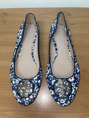 Tory Burch 平底 Claire Reva 芭蕾舞鞋 金色标志 芭蕾鞋 花卉皮革 10M — 第 1/4 张图片