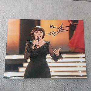Mireille Mathieu, original signed Photo 20x27 cm (NSP) - Picture 1 of 1