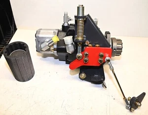 Bobcat AT450 Tractor Closed Circuit Manual Control Pump Eaton 70160-LCV-03 NEW - Picture 1 of 6