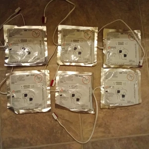 (Lot of 8) Cardiac Science Powerheart G3 AED Pads Electrodes REF 9131 EXPIRED - Picture 1 of 1