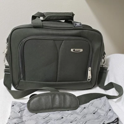 Delsey Laptop Computer Messenger / Storage Bag Lightweight GREEN 16 X 12 X 7 - Image 1 of 4
