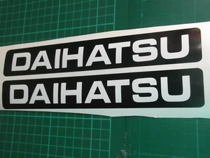 Pegatina/calcomanía trasera DAIHATSU 2 colores x 2 - Imagen 1 de 2