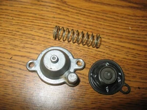 1983 TT600 LEFT CARBURETOR DIAPHRAGM + COVER YAMAHA TT XT 250 350 550 600 TW200 - Picture 1 of 2